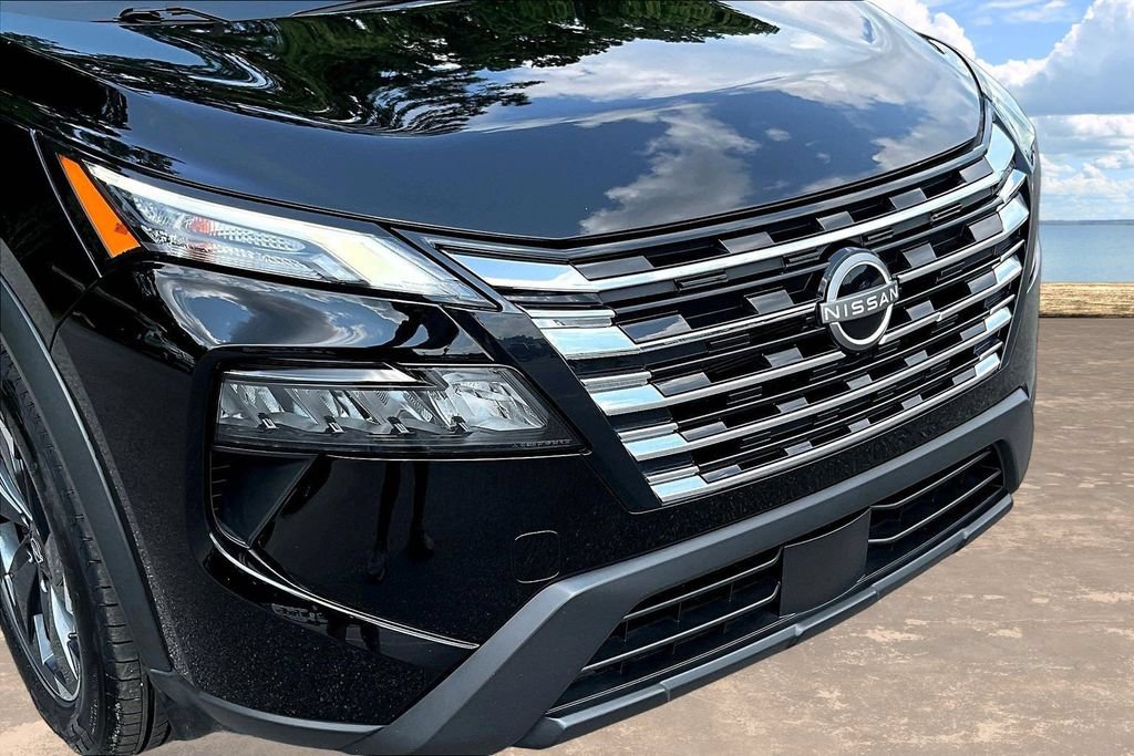 Used 2025 Nissan Rogue SV FWD image 35