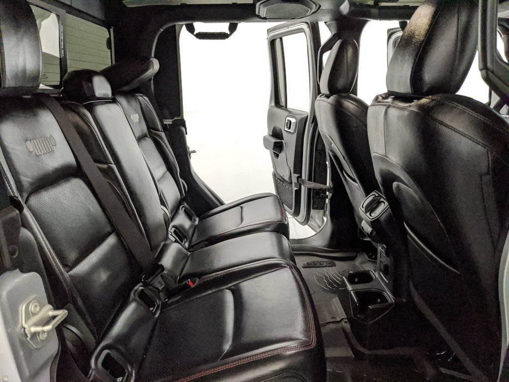 Used 2023 Jeep Gladiator Rubicon w/ LED Lighting Group AWD/4WD image 18