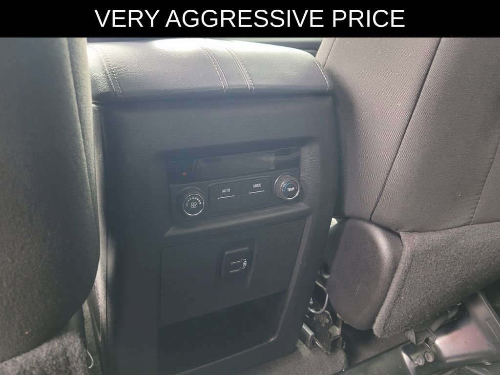 Used 2018 Chevrolet Traverse LT image 11