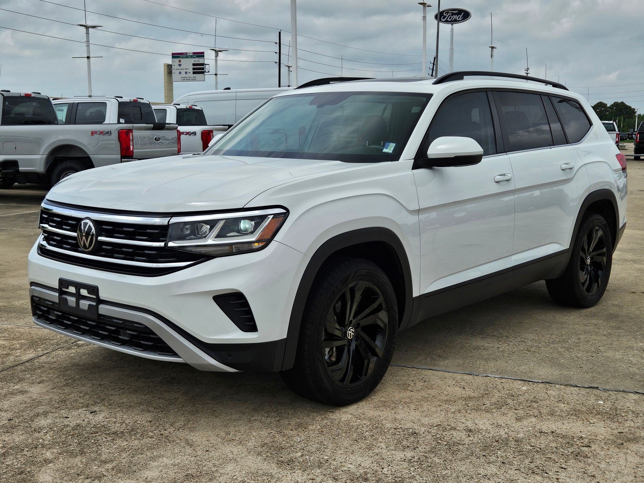 Used 2023 Volkswagen Atlas SE w/ Panoramic Sunroof Package FWD image 10