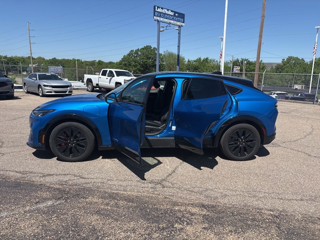 Certified 2025 Ford Mustang Mach-E Premium w/ Sport Appearance Package AWD/4WD image 4