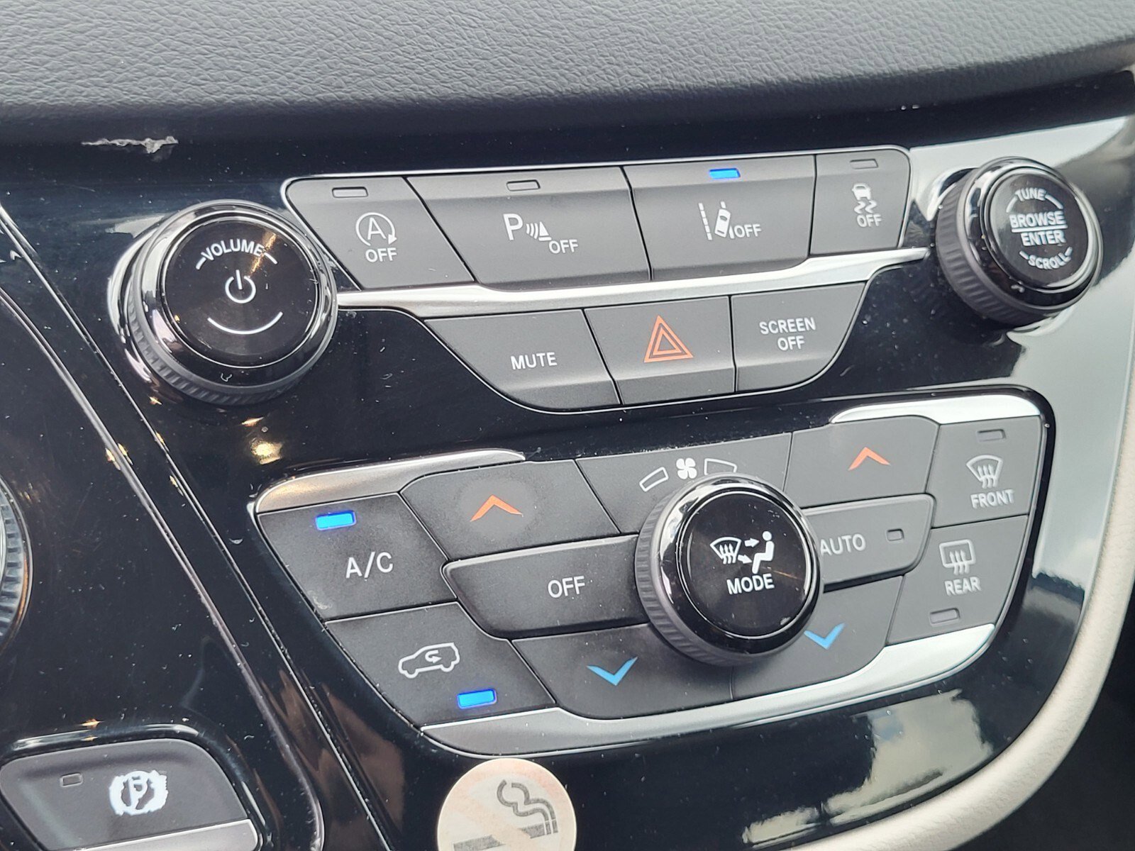Used 2023 Chrysler Pacifica Touring-L FWD image 22
