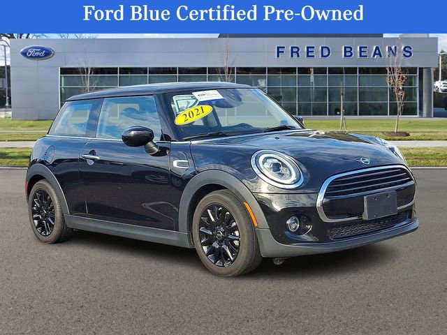 Used 2021 MINI Cooper 2-Door Hardtop w/ Premium Package image 6