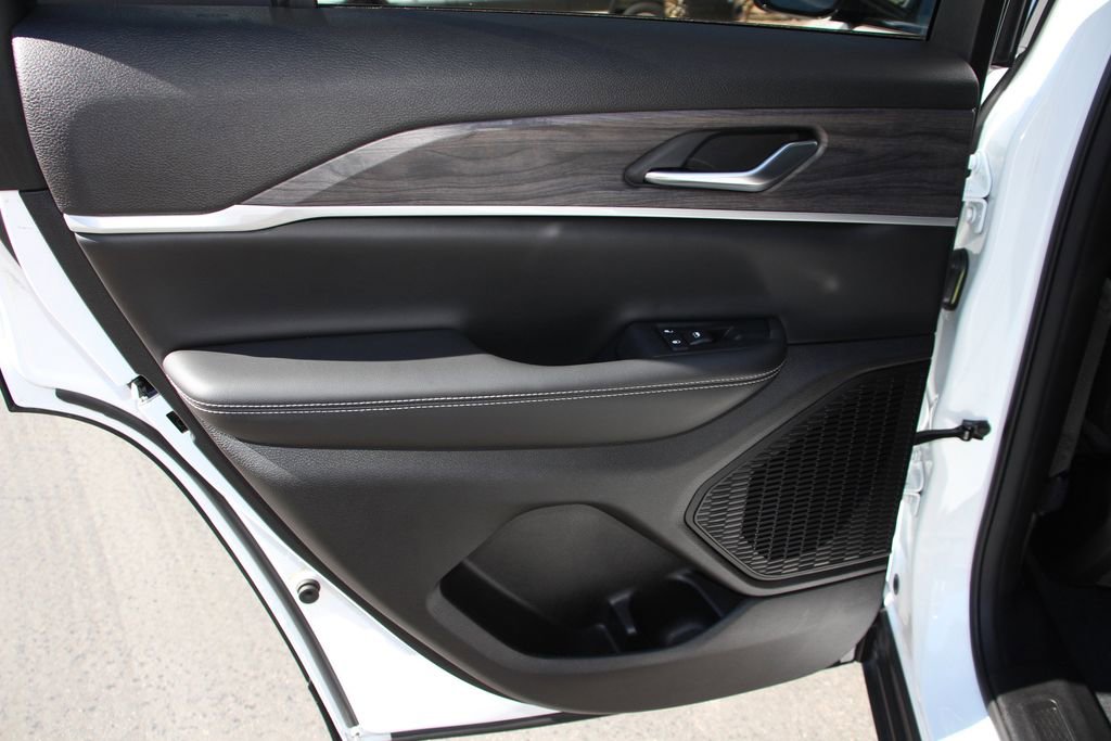 Used 2023 Jeep Grand Cherokee Limited AWD/4WD image 20