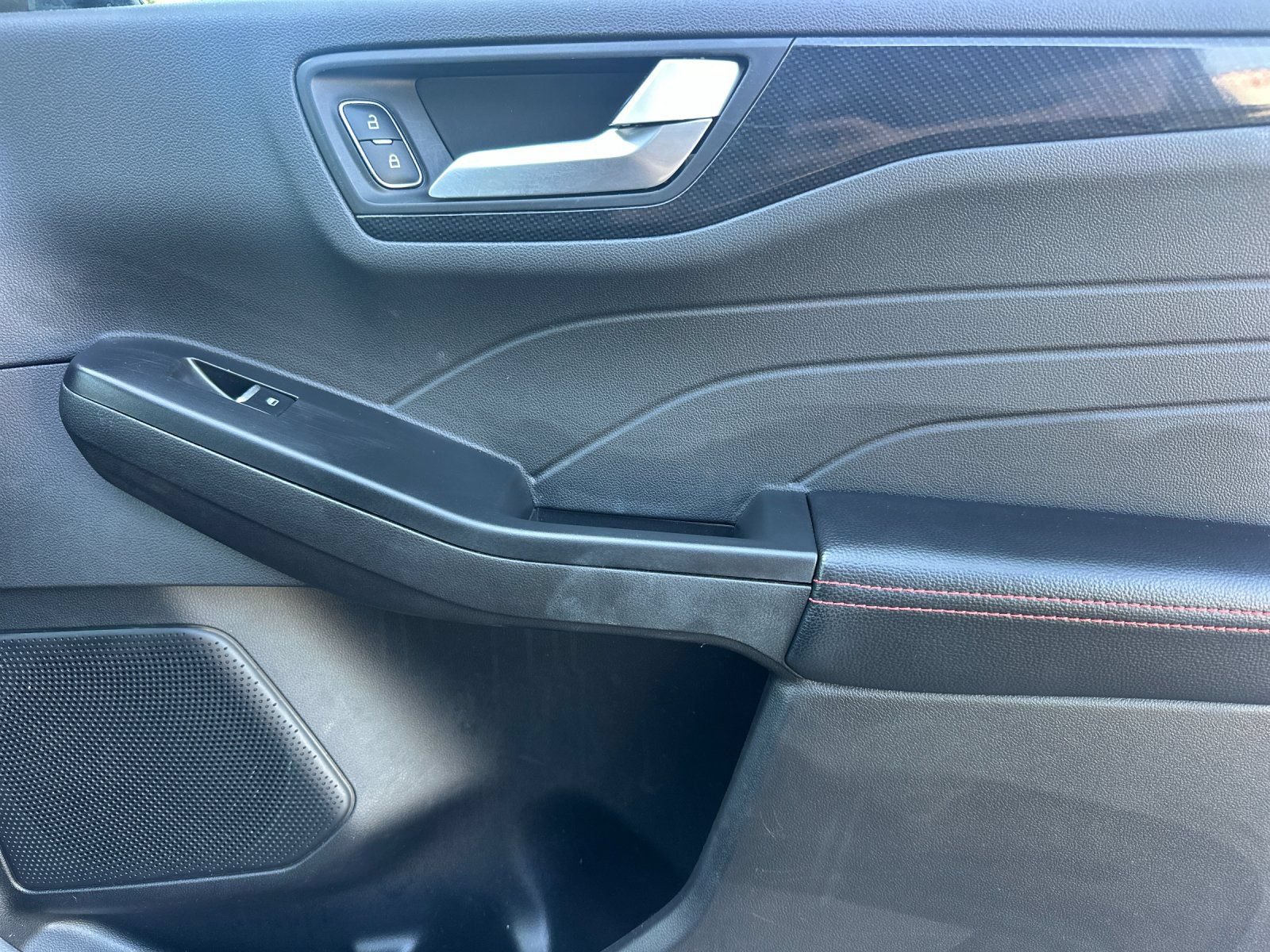 Certified 2025 Ford Escape ST-Line FWD image 17