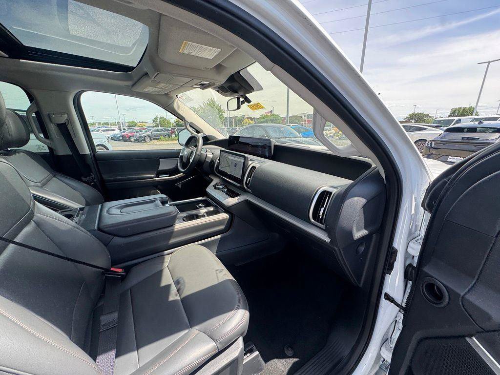Certified 2025 Ford Expedition Active AWD/4WD image 18