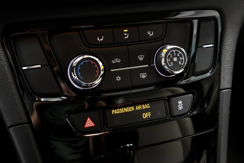 Used 2021 Buick Encore Preferred image 32