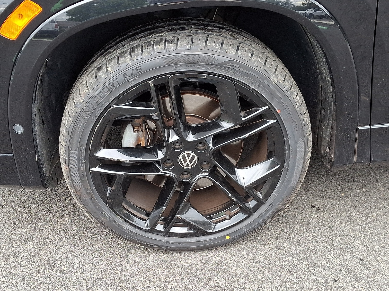 Used 2025 Volkswagen Tiguan SE R-Line AWD/4WD image 9