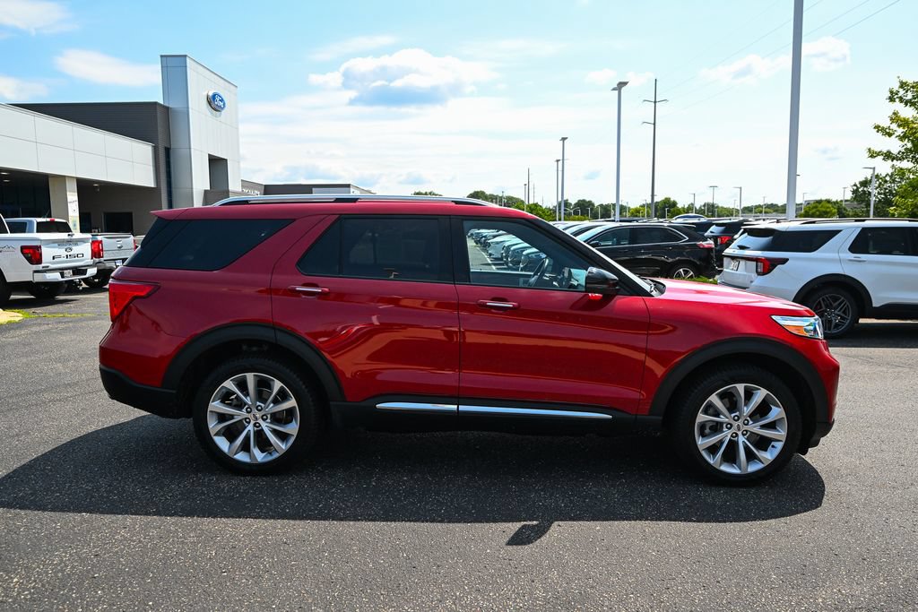 Certified 2022 Ford Explorer Platinum w/ Equipment Group 601A AWD/4WD image 3