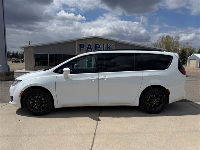 Used 2020 Chrysler Pacifica Touring-L AWD/4WD image 3