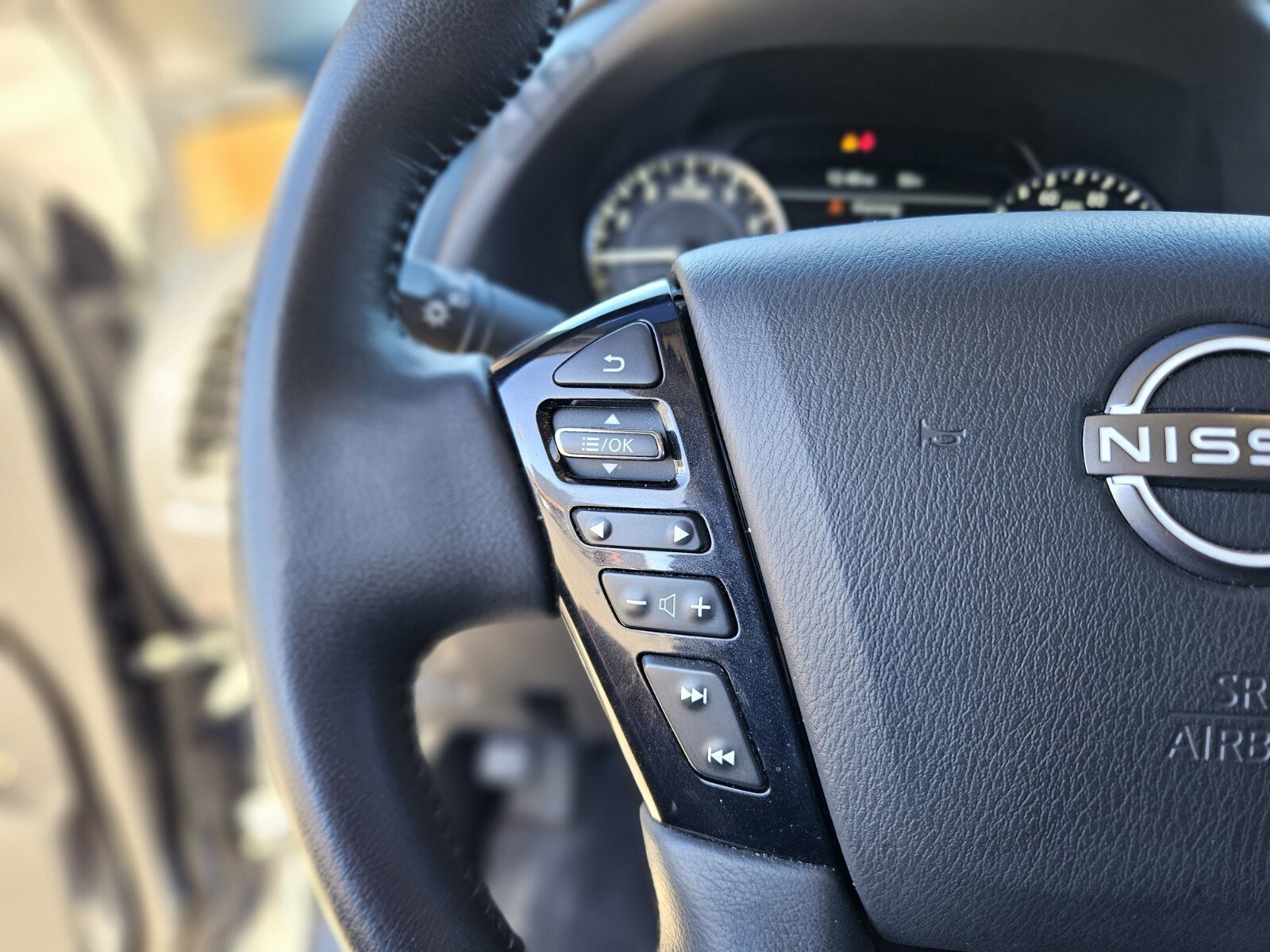 Used 2022 Nissan Armada SL w/ Captain's Chairs Package image 28