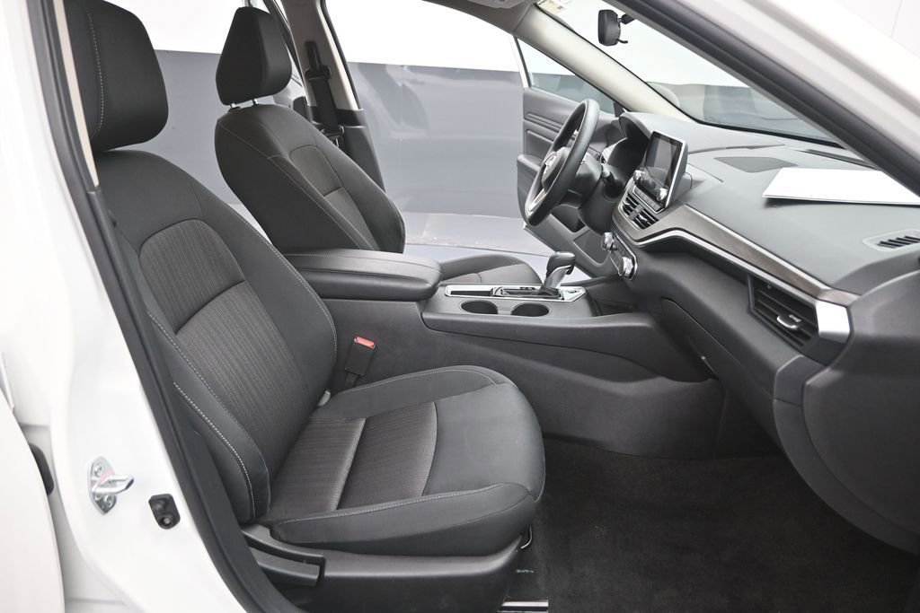 Used 2025 Nissan Altima 2.5 SV FWD image 21