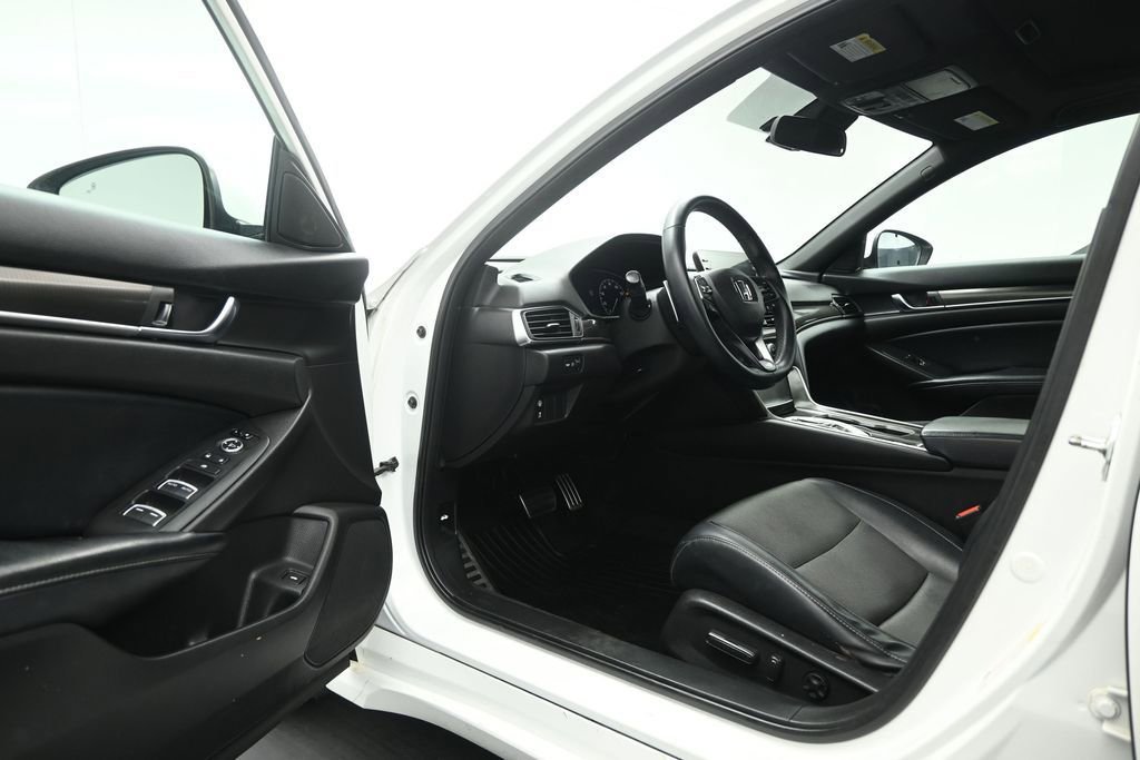 Used 2018 Honda Accord Sport image 6