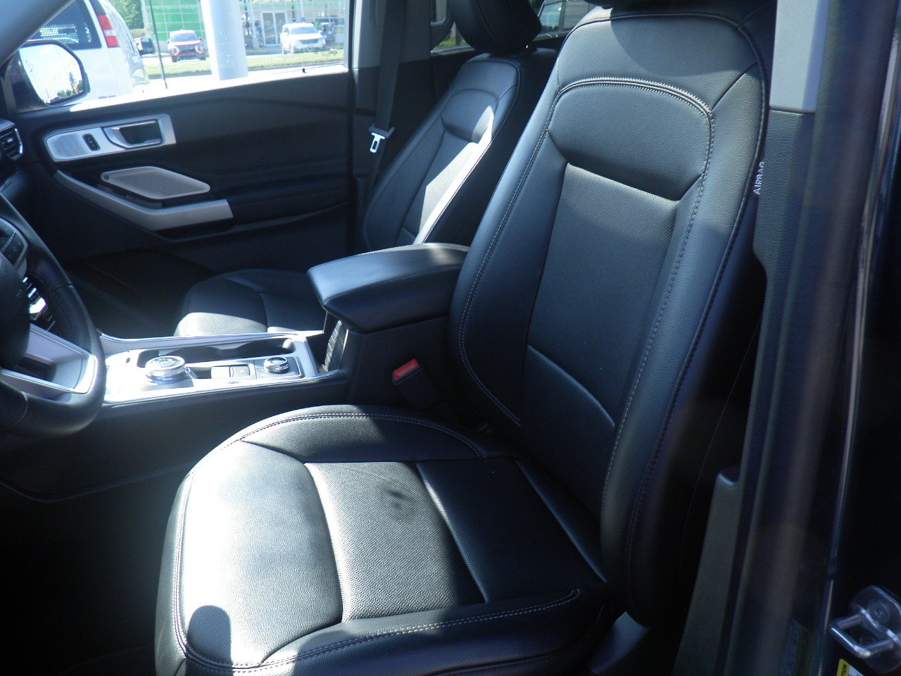 Certified 2024 Ford Explorer Limited w/ Limited Technology Package AWD/4WD image 12