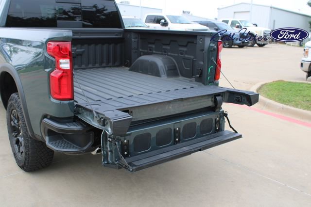 Used 2026 Chevrolet Silverado 1500 ZR2 w/ Dark Appearance Package AWD/4WD image 11