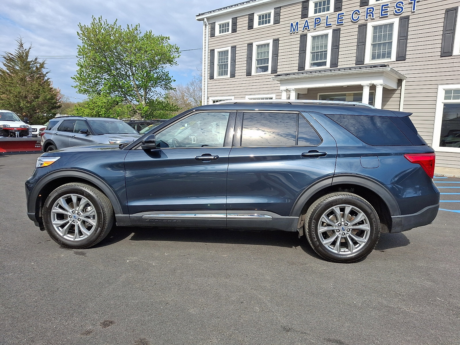 Certified 2023 Ford Explorer Limited w/ Equipment Group 301A AWD/4WD image 2