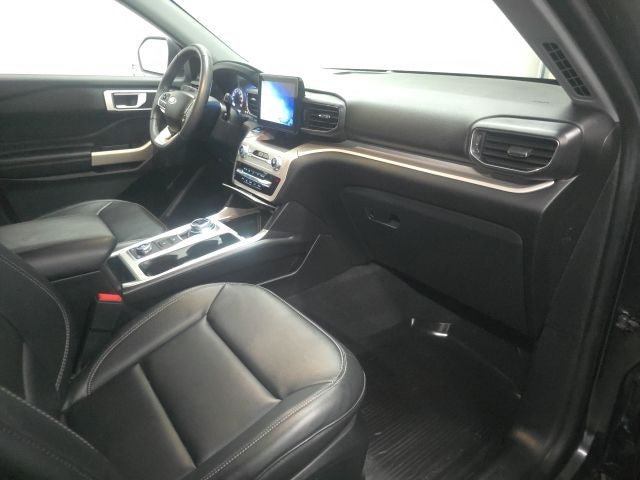 Certified 2024 Ford Explorer XLT w/ Equipment Group 202A AWD/4WD image 4