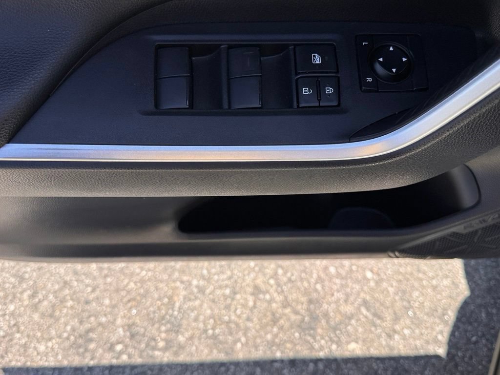 Used 2023 Toyota RAV4 LE AWD/4WD image 16