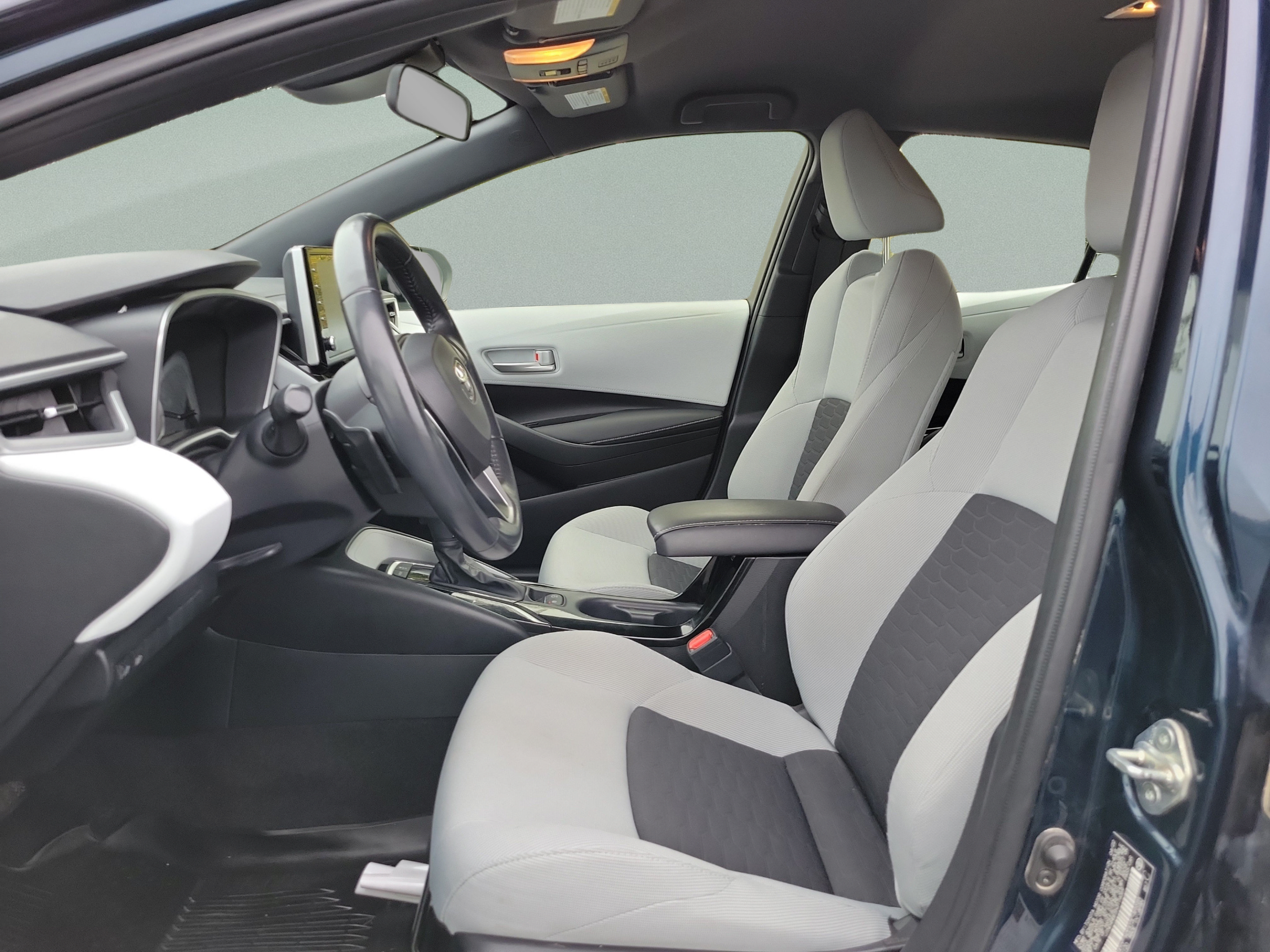 Used 2022 Toyota Corolla SE w/ SE Preferred Package FWD image 14