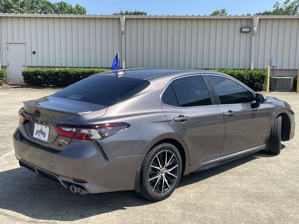 Used 2022 Toyota Camry SE FWD image 3