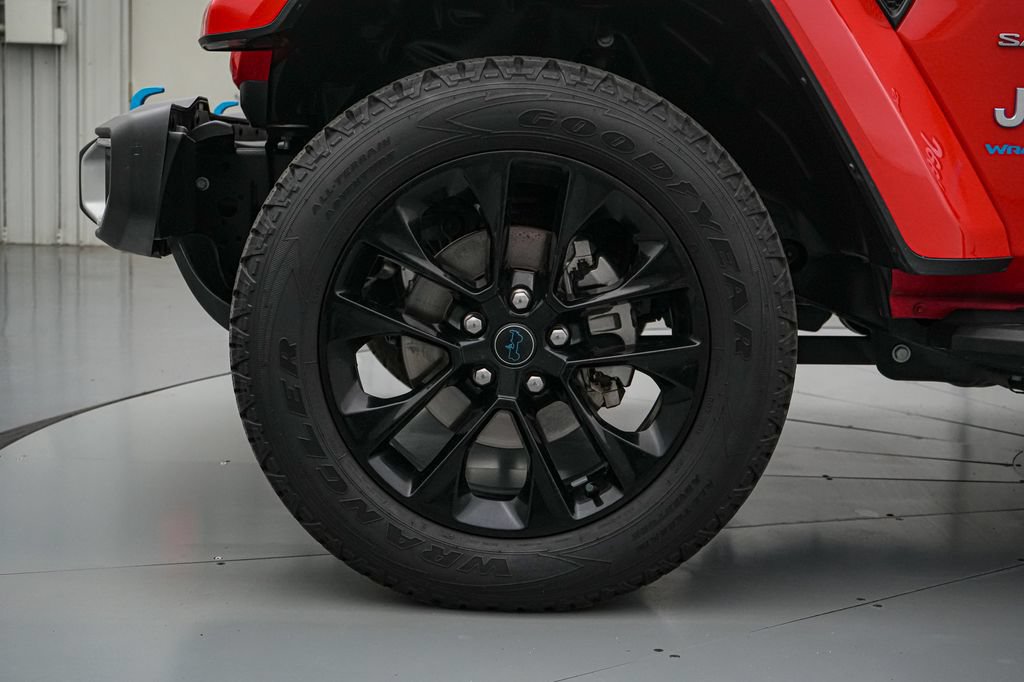 Used 2024 Jeep Wrangler Unlimited Sahara AWD/4WD image 10