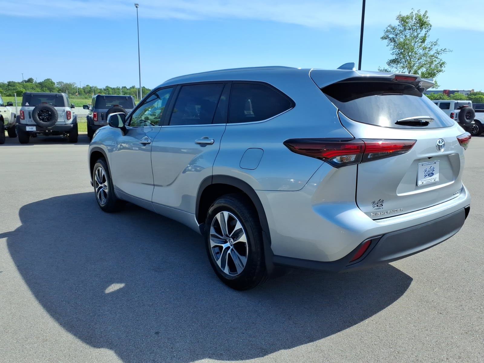 Used 2025 Toyota Highlander XLE AWD/4WD image 5