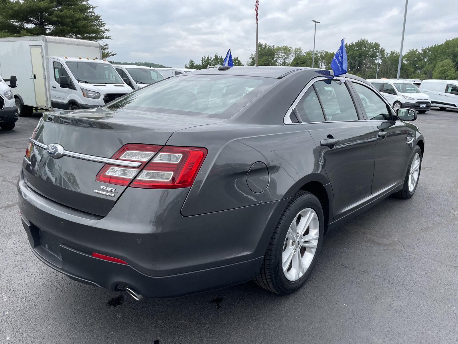 Certified 2018 Ford Taurus SEL w/ Equipment Group 201A FWD image 5