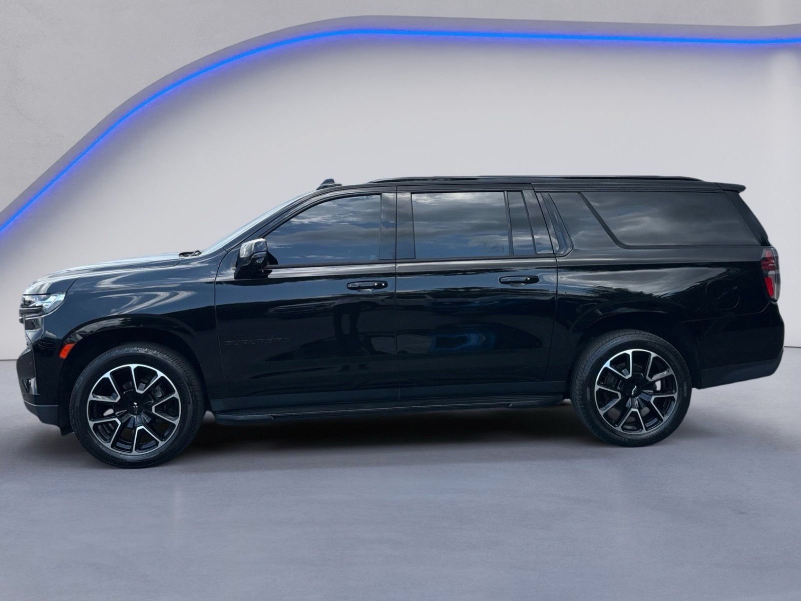 Used 2021 Chevrolet Suburban RST w/ Luxury Package AWD/4WD image 7