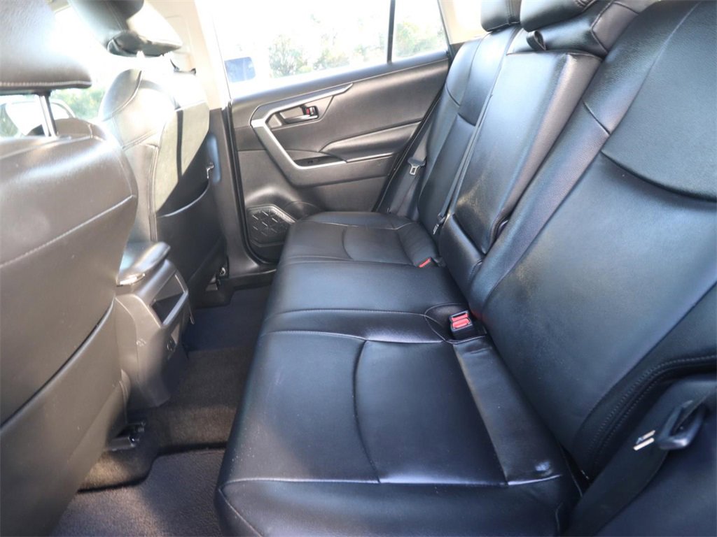 Used 2020 Toyota RAV4 LE image 8