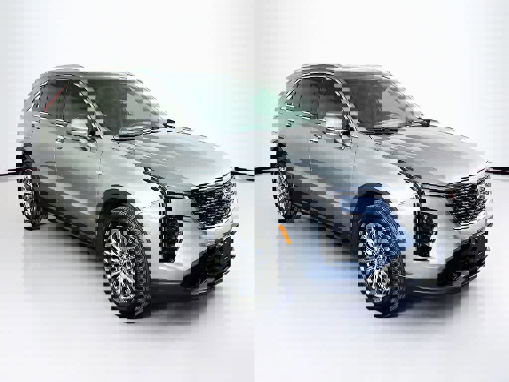 Used 2025 Cadillac XT4 Premium Luxury image 7