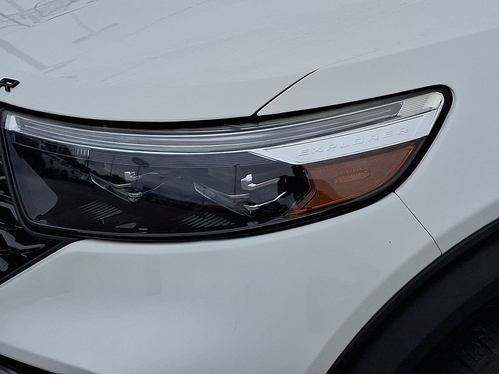 Certified 2020 Ford Explorer ST w/ Premium Technology Package AWD/4WD image 9