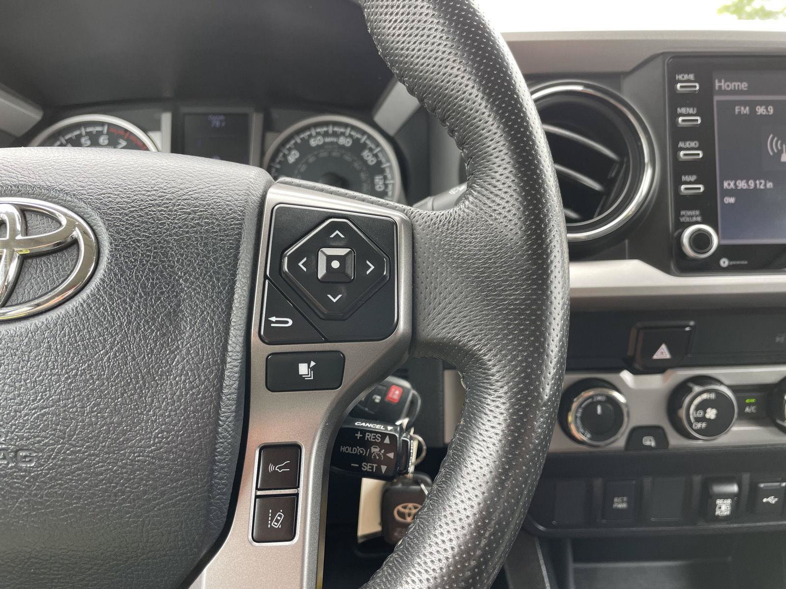 Used 2020 Toyota Tacoma SR5 AWD/4WD image 14
