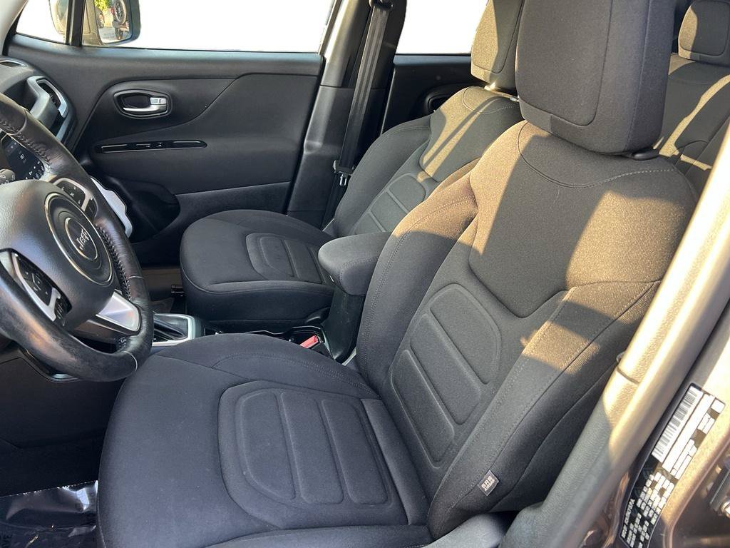 Used 2020 Jeep Renegade Latitude w/ Cold Weather Group AWD/4WD image 16
