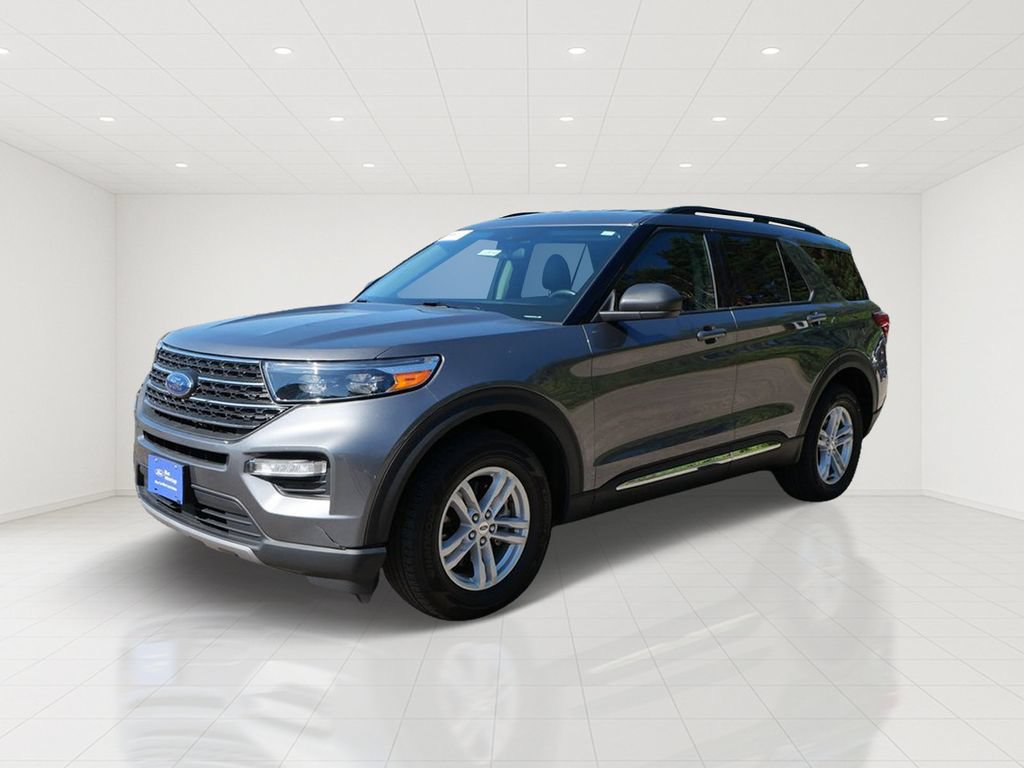 Certified 2022 Ford Explorer XLT w/ Equipment Group 202A AWD/4WD image 2