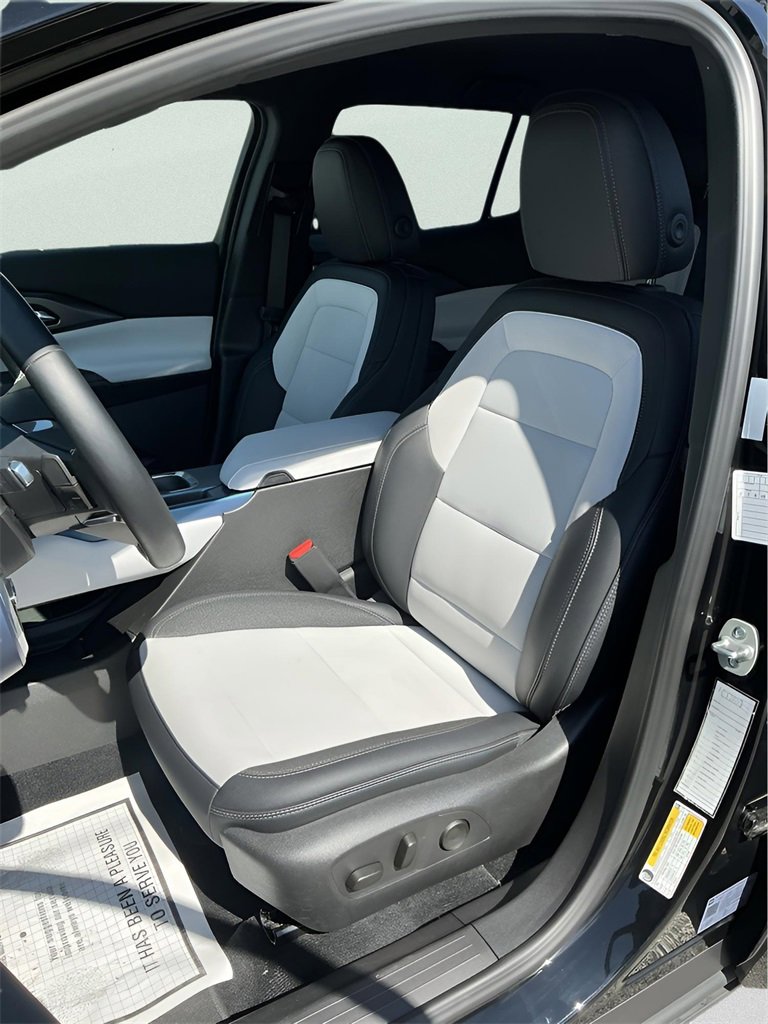 Used 2025 Chevrolet Equinox EV LT image 35