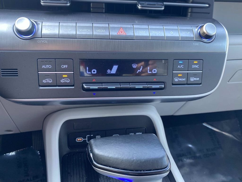 Used 2025 Hyundai Kona SEL FWD image 24