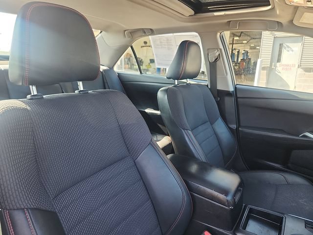 Used 2017 Toyota Camry SE w/ Moonroof Package FWD image 32