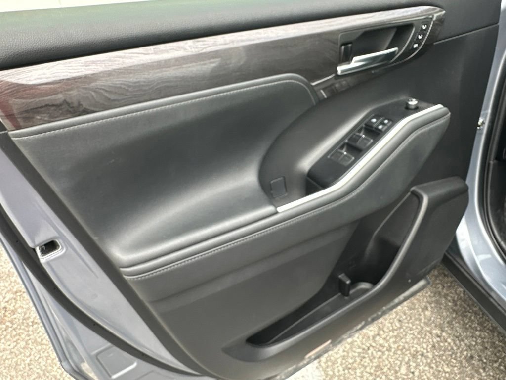 Used 2022 Toyota Highlander Limited AWD/4WD image 13