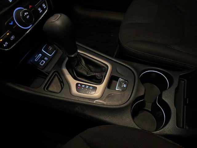 Used 2017 Jeep Cherokee Latitude w/ Cold Weather Group FWD image 29