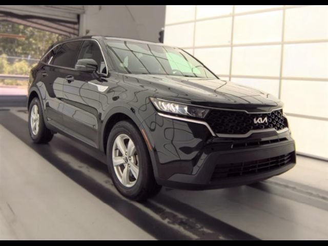 Used 2023 Kia Sorento LX FWD image 2
