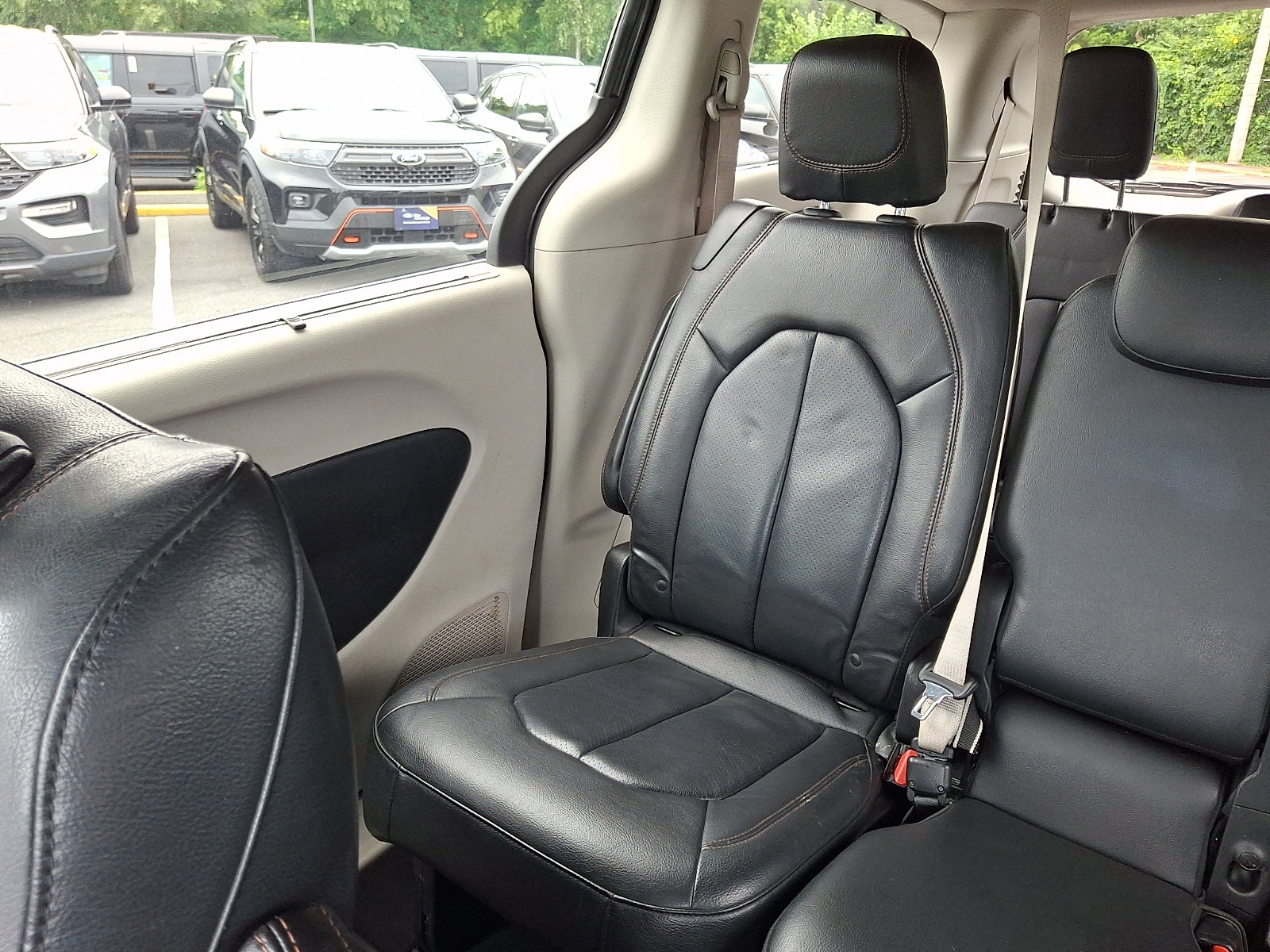 Used 2019 Chrysler Pacifica Touring-L FWD image 18