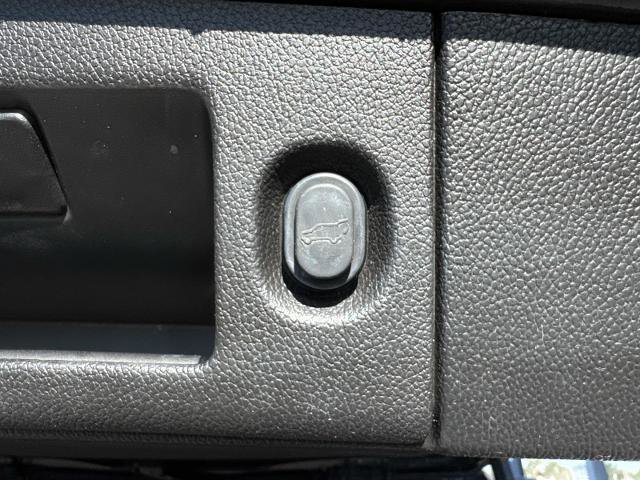 Used 2018 GMC Yukon SLT w/ Premium Edition image 15