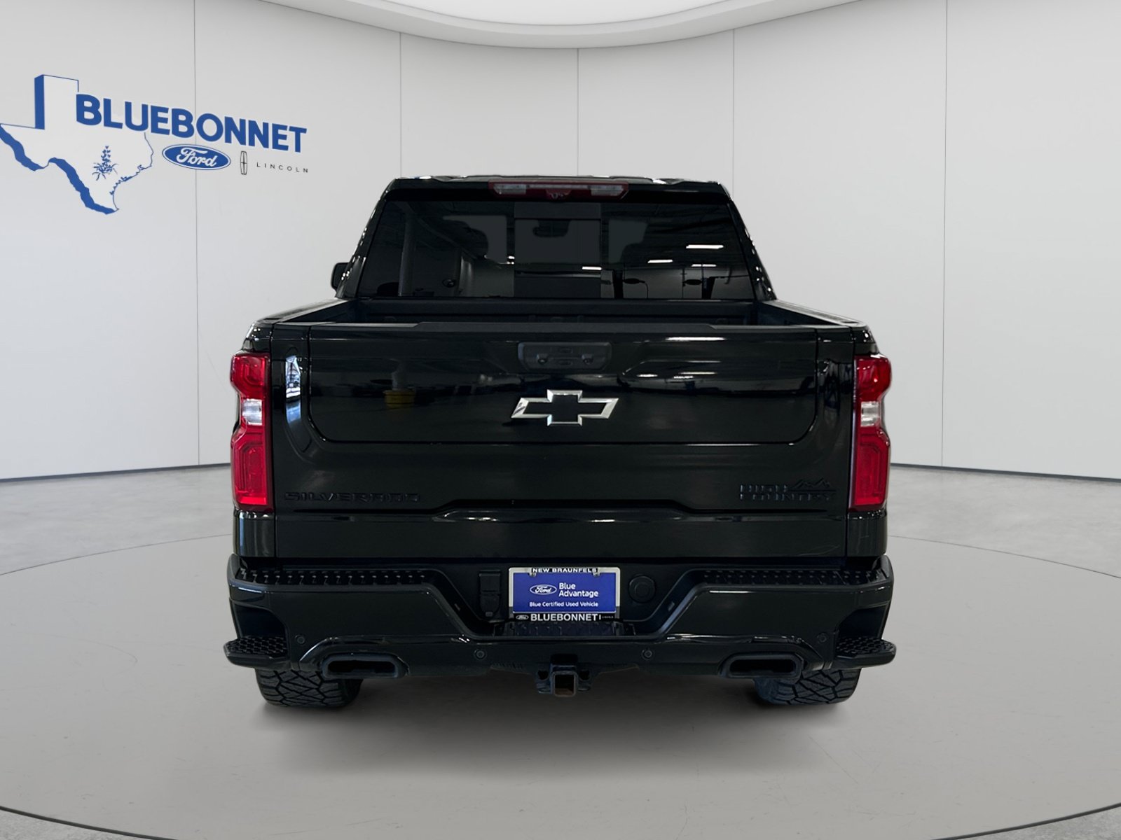 Used 2025 Chevrolet Silverado 1500 High Country w/ High Country Premium Package AWD/4WD image 6