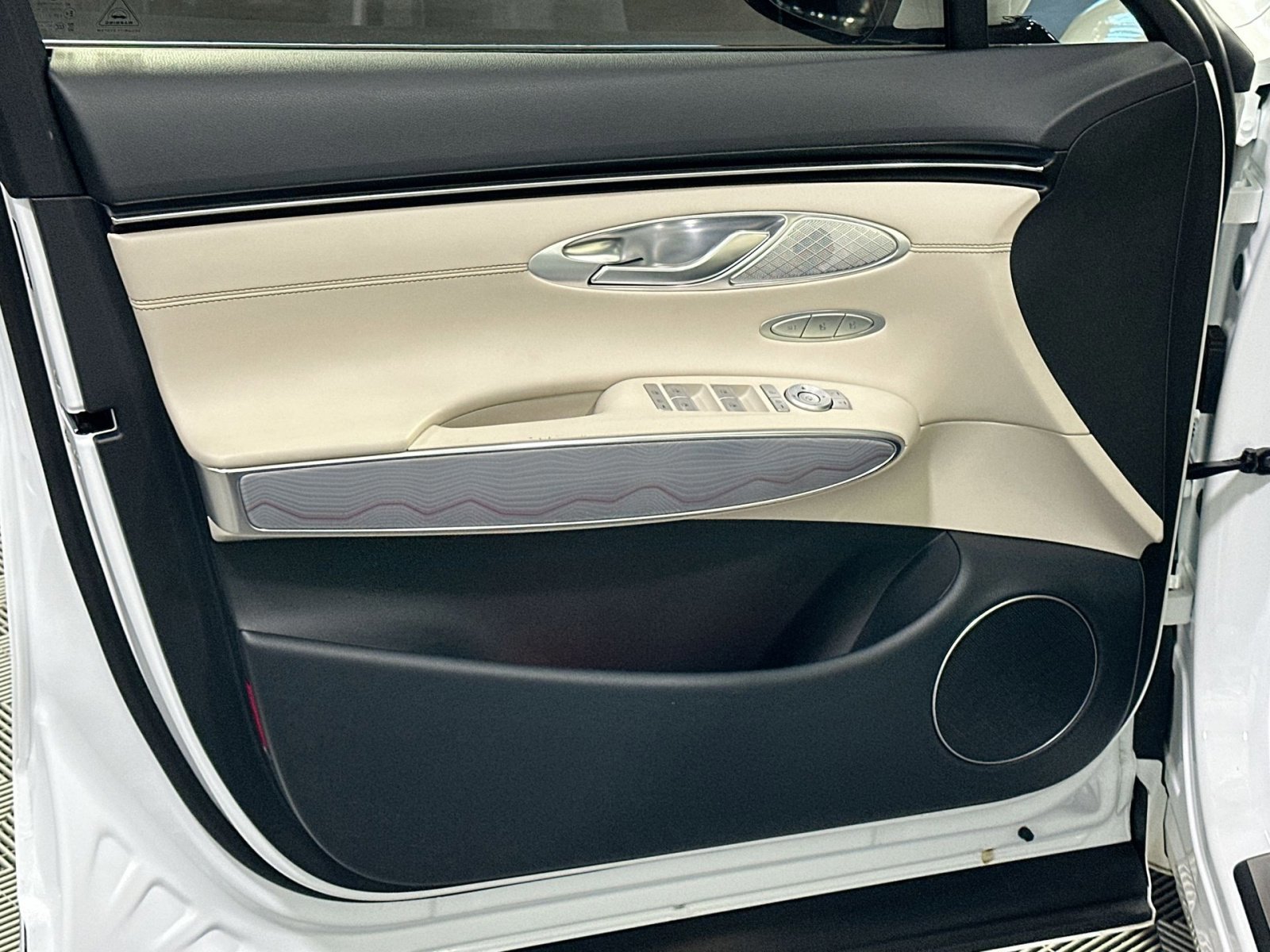 Used 2024 Genesis GV70 2.5T w/ Advanced Package image 15