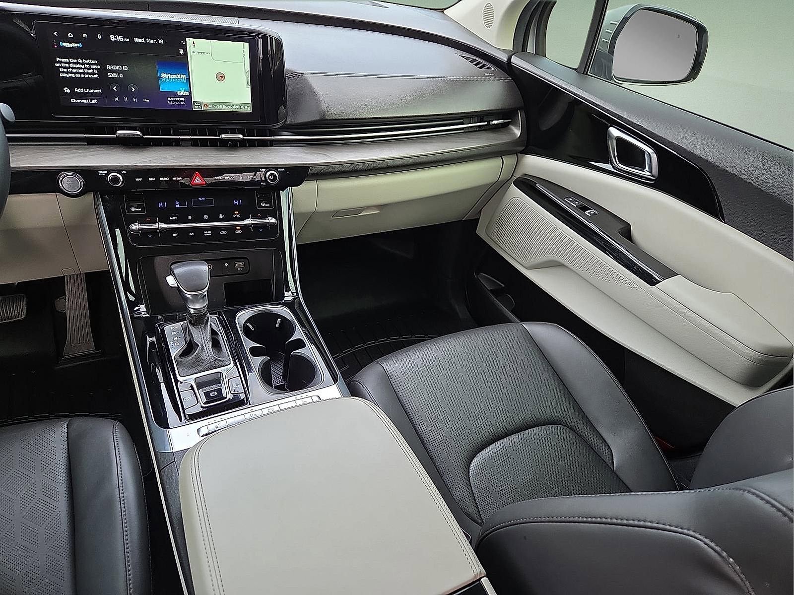 Used 2023 Kia Carnival EX image 13