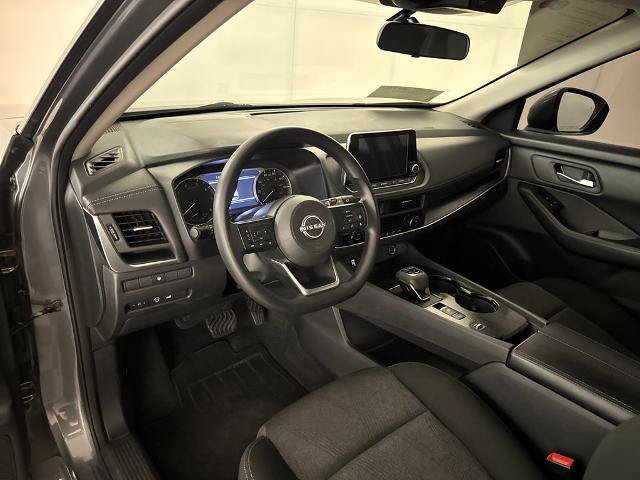 Used 2024 Nissan Rogue SV FWD image 6