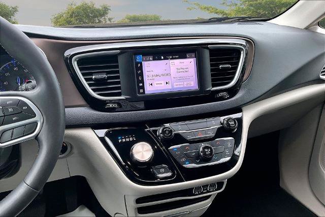 Used 2023 Chrysler Voyager LX FWD image 6