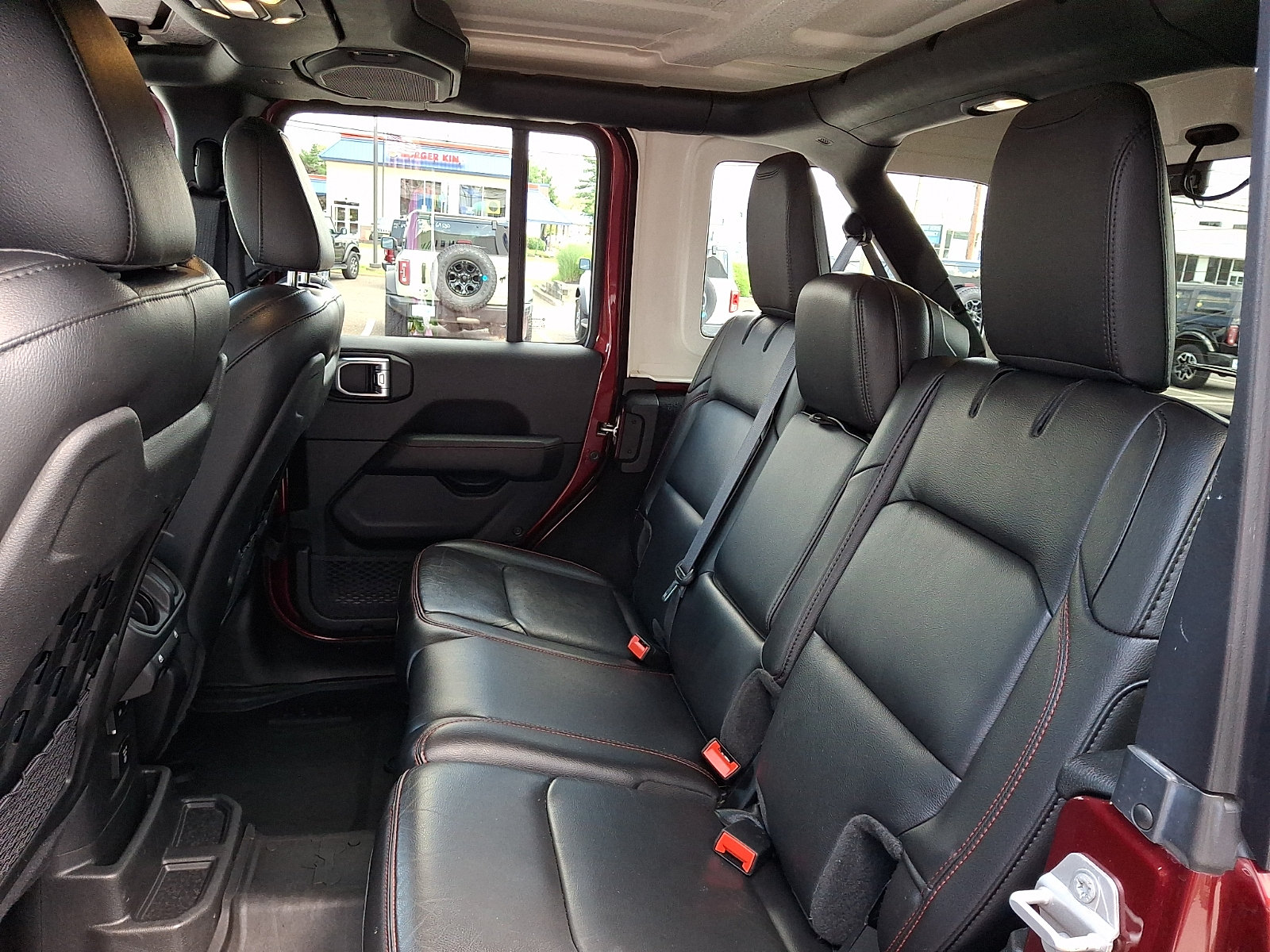 Used 2022 Jeep Wrangler Unlimited Rubicon w/ Cold Weather Group AWD/4WD image 11