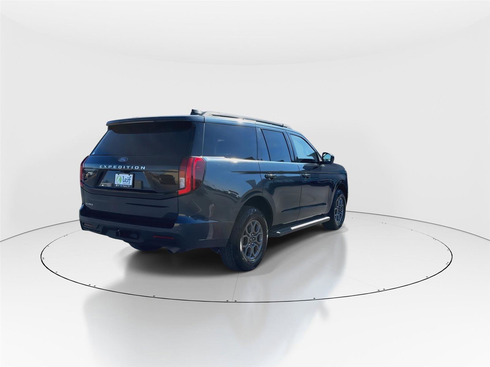 Certified 2025 Ford Expedition Active image 4