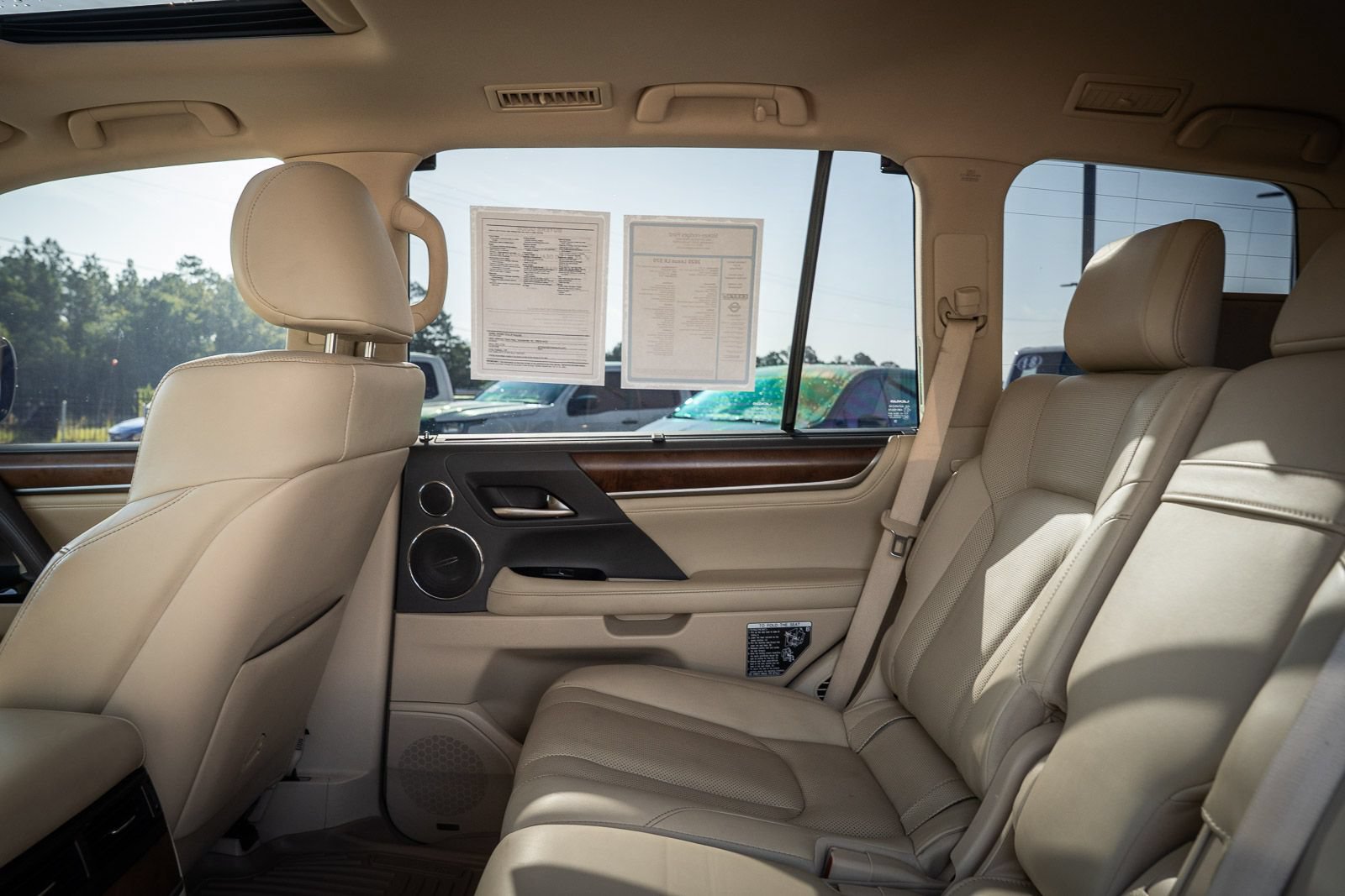 Used 2020 Lexus LX 570 4WD w/ Luxury Package image 25